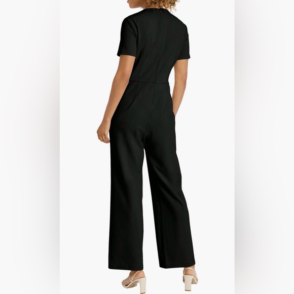 NWOT Maggy London Twist Neck Short Sleeve Jumpsuit Size 6 - Picture 2 of 5